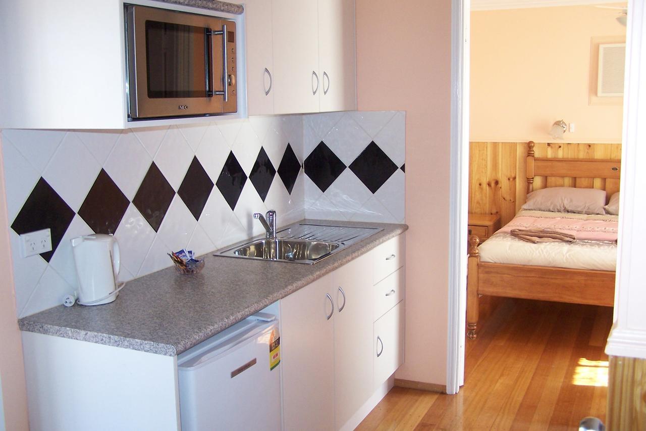 Отель Ilfracombe Caravan Park Экстерьер фото